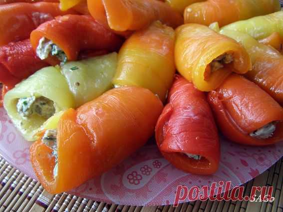 РУЛЕТИКИ ИЗ ПЕЧЁНОГО ПЕРЦА С НАЧИНКОЙ ИЗ КУРИЦЫ И БАКЛАЖАНА