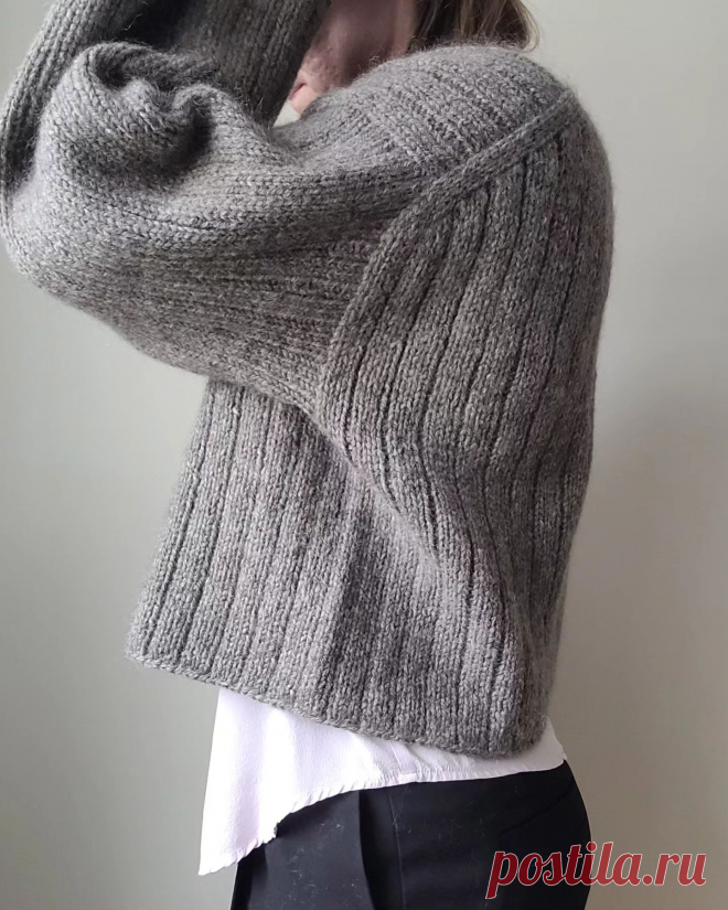 reklame | Tora Cardigan er ein croppa, vid og skamdeilig Cardigan, med vide ermer og dei finaste skulderdetaljane. Den flyg avgarde på pinne 5, og oppskrifta er utgitt hos @AIAknit no! 🩶✨️

Eg var så heldig å få teste oppskrifta med Fivel (400) og Plum (119) frå @Raumagarn. Dette har gitt meg ein varm, tett, mjuk og lett garderobeklassikar som vil vare i mange år - heldigvis 🙏. Tusen takk for at dokk spurte meg AIA 🫶

Oppskrift og garn blei mottatt i gåve til teststrikk...