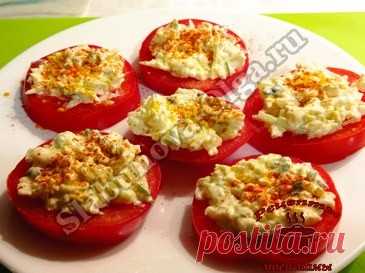 Закуска из помидоров с сыром и огурцами Дорогие читатели! Ну очень вкусно, надо готовить!!! Закуска из помидоров с сыром и огурцами отличный вариант блюда «гости на пороге». Готовится быстро и просто, съедается еще быстрее. ИНГРЕДИЕНТЫ: 2-3 помидора 1 свежий огурец 100 г твердого сыра 2 зубка чеснока черный молотый перец паприка майонез Помидоры с сыром , отличная закуска на праздник ПРИГОТОВЛЕНИЕ: Помидоры …
