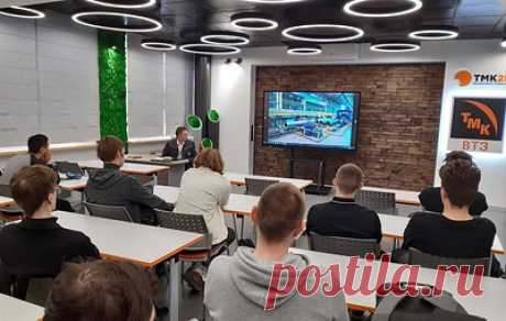 Как компании растят профессионалов со школьной скамьи. Для любого предприятия сотрудники - основная ценность. Многие компании готовы растить таланты буквально со школьной скамьи. Детей знакомят с востребованными специальностями, которые можно получить, поступив в колледж. Такой отраслевой подход к подготовке кадров, когда предприятия получают мотивированных и квалифицированных работников, активно поддерживается на государственном уровне и в образовательной среде. В материале ТАСС рассказываем,…