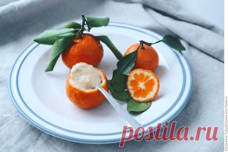 Как приготовить полезное и вкусное мороженое? Всего из двух ингредиентов! Это нежное лакомство понравится как деткам, так и взрослым. Сделать его очень просто, состоит оно всего из двух ингредиентов, а оригинальная подача не оставит равнодушным никого! Можно даже поставить на праздничный новогодний стол.


Ингредиенты:

 	3 банана;
 	8 средних мандаринок;
 	3 манда