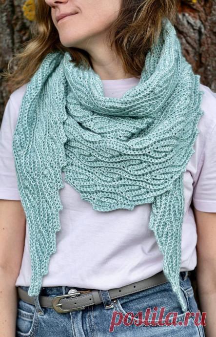 Шаль «Кудрявые веточки» Шаль «Кудрявые веточки» вяжется сверху вниз укороченными рядами, начиная с самой широкой стороны. Длина шали регулируется.В узоре используется техника укороченных рядов со столбиками без накида, выполненными только за задние петли.Пряжа: Scheepjes Cotton 8 (100% хлопок; 50г/170м)Крючок...