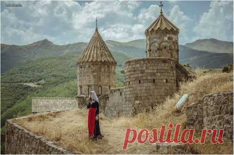 Exploring the divine beauty of Tatev Monastery, Syunik Province in southeastern Armenia. 
©Photo Atelier Marashlyan Retro
Изучение Божественной красоты из монастыря, провинции области на юго-Востоке Армении.
© Фото-мастерская marashlyan ретро