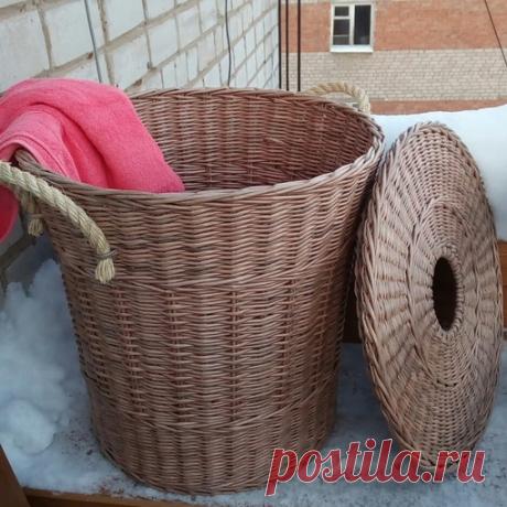 Набор в ванную комнату. Корзина для белья 42*42*33 и короб для бытовой химии 20*28*17. Плела на заказ.