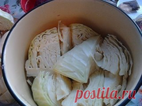 "Капуста по-гурийски" - ВКУСНОТИЩА  НЕОБЫКНОВЕННАЯ!!!
ОБЯЗАТЕЛЬНО сохраняйте  СЕБЕ такое СОКРОВИЩЕ
Ингредиенты:
- кочан белой капусты,
- свекла,
- чеснок,
- стручок горького перца,
- чёрный горошком перец,
- соль,
- крутой кипяток
Приготовление:
1. Режем кочан капусты кусками вместе с кочерыжкой, свеклу разрезаем кружочками, чистим чеснок, нарезаем кусочками горькую перчину.
2. В глубокую кастрюлю складываем слоями:куски капусты, затем кружки свеклы, затем дольки чеснока, и кусочки гор. перца,