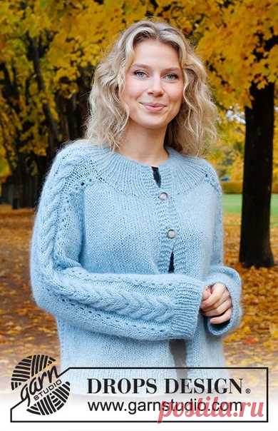 Кофточка Sky Feather

Кофточка вяжется из пряжи DROPS Sky и DROPS Kid-Silk сверху вниз, регланом типа погон и узором с косами

Размеры: S - M - L - XL - XXL - XXXL

Понадобится:
Пряжа DROPS SKY(74% бэби-альпака, 18% полиамид, 8% шерсть, 190м/50г)
200-250-250-300-300-350 г, цвет 15, aquamarine
а также пряжа DROPS KID-SILK (75% мохер, 25% шелк, 210м/25г)
100-100-125-125-150-150 г, цвет 06, blue mist

Пуговицы DROPS, Marble № 629: 5-5-6-6-6-6 шт.

Спицы:
Круговые спицы DROPS ...
