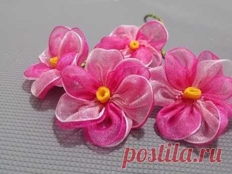 Kurdele oyaları Pembe menekşe çiçeği-How to make a pink violet flower from a ribbon