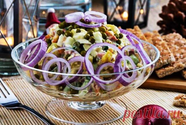 Салат "Столичный" по классическому рецепту.
Добрый день, дорогие читатели. Сегодня речь пойдет о вкусных рецептах салата с громким названием «Столичный». Многие считают, что это просто переименованный «Оливье». Действительно ингредиенты очень похожи, но все же некоторые отличия все таки есть.