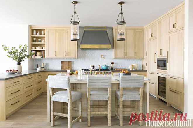 Мягкие тона и вид на океан: стильный дом в Калифорнии Океан в этом доме в Калифорнии виден не только из окна, его энергетика прослеживается и в интерьере. Пастельные бежевые тона — как песок, синий и серый — как вода и галька, яркие акценты — как буйки и…