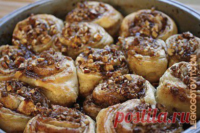 Рецепт: Булочкек с яблоками и грецкими орехами - Из слоеного теста - Выпечка и десерты - Готовить легко!