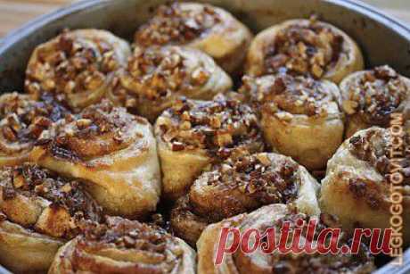 Рецепт: Булочкек с яблоками и грецкими орехами - Из слоеного теста - Выпечка и десерты - Готовить легко!