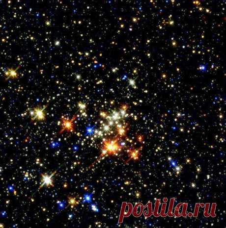 Скопление звезд Квинтуплет на новом снимке телескопа Хаббл | АСТРОновости