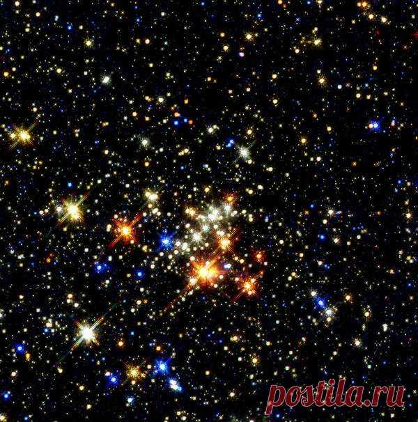 Скопление звезд Квинтуплет на новом снимке телескопа Хаббл | АСТРОновости