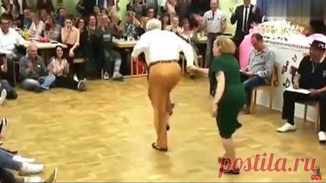 Ну старики и зажигают!!! (А ведь обоим за 80 )