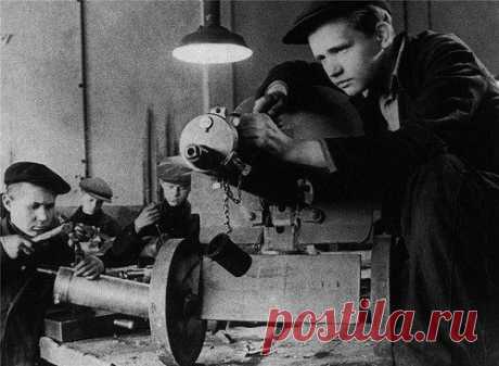 Школьники военной поры / Назад в СССР / Back in USSR