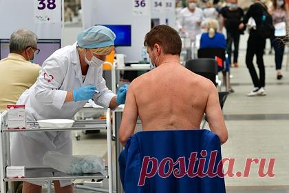 Инфекционист назвал невозможным создание коллективного иммунитета из-за «дельты». Британский инфекционист, директор группы Оксфорда по разработке вакцины Эндрю Поллард назвал достижение коллективного иммунитета у населения невозможным в условиях циркулирования «дельта»-штамма. «Дельта» будет предаваться, пока все население не будет вакцинировано, поскольку только тогда вирус перестанет существовать.