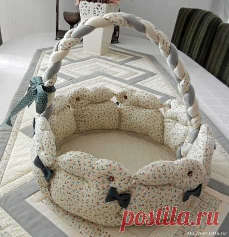 Пасхальная корзинка с кроликами. Лоскутное шитье