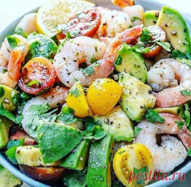 Салат с креветками и авокадо: легкий и безумно вкусный