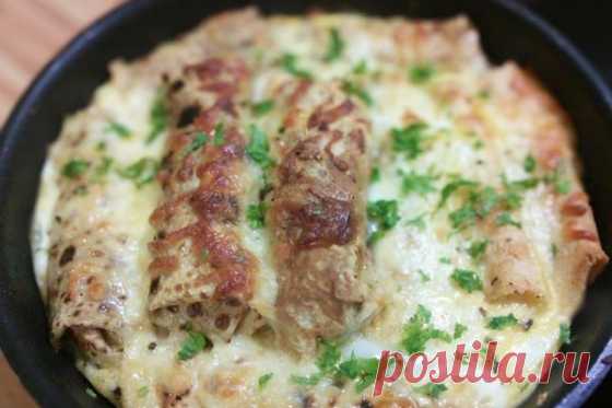 Запеченные блины с мясной начинкой
