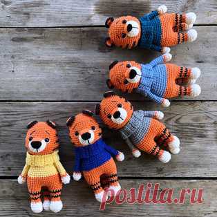 Тигрята амигуруми. Схемы и описания для вязания игрушек крючком! Бесплатный мастер-класс от Натальи @nat__knits по вязанию тигрят крючком. Высота вязаной игрушки примерно 17-18 см. Для изготовления таких тигров авто…