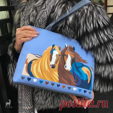 Краса и Буря: оригинальный штрих вашего образа
#голубаясумка #сумкаслошадьми #сумкасрисунком #лошадинасумке #стольнаясумка #оригинальнаясумка #сумка #купитьсумку #сумкабренд #сумкиназаказ #красиваясумка #лошадирисунок #росписьпоткани #сумкимосква #сумкигольяново #сумкищелковская #сумкироссия #сумкипочтойпомиру #сумкиназаказ #мода2019 #новаясумка #авторскаясумка #подарочныйсертификат #сумкавподарок #подарокдевушке #необычныйподарок #сумкаручнойработы #художественнаяроспись #art #handmade