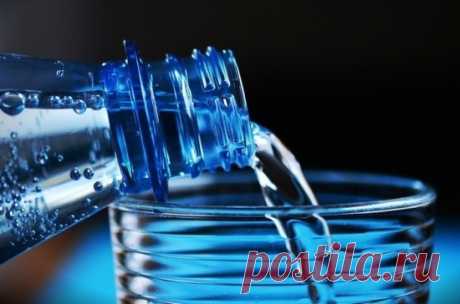 Медики рассказали, сколько воды нужно пить для профилактики деменции Чтобы минимизировать риски развития деменции (приобретённое слабоумие), необходимо ежедневно выпивать не менее шести-восьми стаканов жидкости — воды, несладких напитков или обезжиренного молока. К такому выводу пришли британские медики, сообщает Inforeactor...
