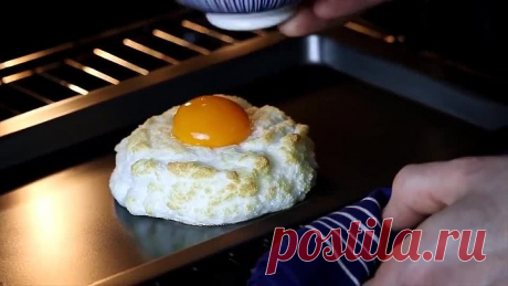 Пропускаем яйца через сито на сковороду. Вкуснейший завтрак за 5 минут!