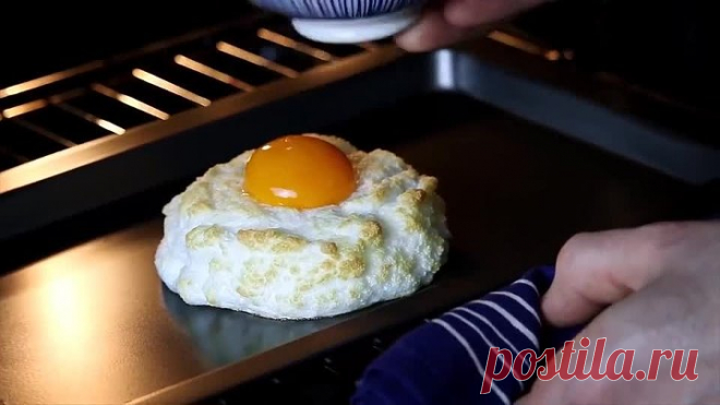 Пропускаем яйца через сито на сковороду. Вкуснейший завтрак за 5 минут!