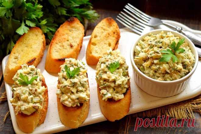 Вкусная закуска из тунца на гренках | Рецепты салатов и вкусняшек | Яндекс Дзен