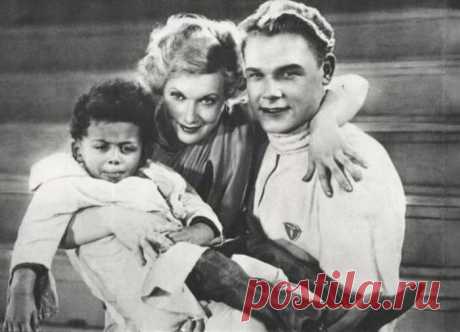 Бракованные браки советского кино. «Счастливы одинаково» Как говорил Михаил Козаков в фильме «Покровские ворота», пятидесятые скрылись за поворотом, отшумели шестидесятые, семидесятые пролетели, восьмидесятые проросли...
Тут-то, пока пролетали и прорастали…