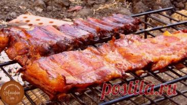 Рецепт горячего копчение свиных ребер
ингредиенты
свиные ребра — 1 кг
соль — 50-100 г
смесь перцев в перемолотом виде
сушеный чеснок