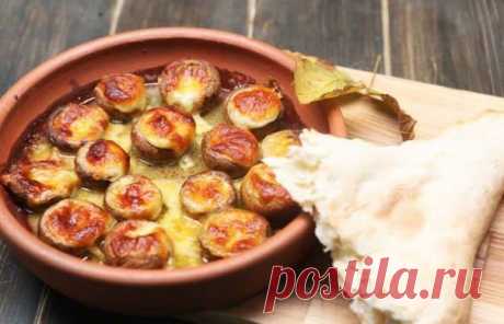 Шампиньоны на кеци с сулугуни 

Если вы хоть раз бывали в Грузии, вам, наверняка, 
доводилось пообедать или поужинать в ресторане 
национальной кухни, с изобилием мясных, рыбных и 
Показать полностью…