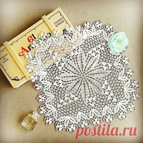Ажурная квадратная салфетка