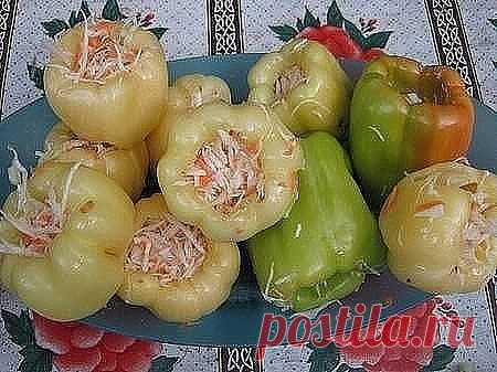Фаршированный перец на зиму, с морковью и капустой.  Вы пробовали уже заготовить фаршированный перец на зиму, с морковью и капустой? Если нет, то обязательно попробуйте!

Это вкусное и аппетитное блюдо просто создано, чтобы скрасить ваши зимние денечки…