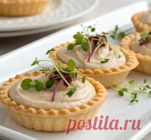 Ищете не просто вкусный, а по-настоящему изысканный и питательный рецепт для вашего стола? Этот паштет из белой фасоли — именно то, что вам нужно. Он сочетает в себе нежный вкус фасоли, лёгкость и питательность, идеально подходит как для ежедневного меню, так и для особых случаев. Главное — его легкость в приготовлении, что делает этот рецепт отличным выбором для любой хозяйки. Так что не откладывайте на потом — поехали готовить!