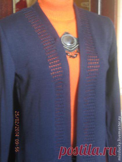 Нежный, уютный кардиган из Итальянской пряжи с хлопком смотрится благородно, уютно и мягко.
Модель хорошо сочетается с юбками, а так же с узкими джинсами и брюками. Красиво смотрится застегнутым и нараспашку.
На заказ могу выполнить в другом цвете.