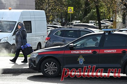 Россиянин избил металлическим предметом 17-летнего сына. В Саратове 37-летний мужчина избил своего 17-летнего сына. 27 октября фигурант в квартире дома на улице Романтиков побил мальчика металлическим предметом по телу. Подростка госпитализировали. Отца задержали. По факту произошедшего возбудили дело по пункту з части 2 статьи 111 УК РФ.