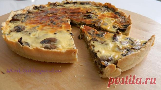 Foodclub — кулинарные рецепты с пошаговыми фотографиями - Пирог с шампиньонами со сметанной заливкой.