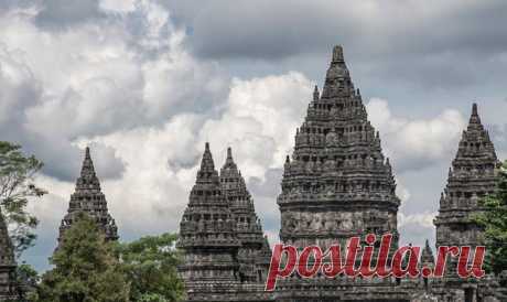 Потрясающие храмовые комплексы Мы привыкли к тому, что церковь или храм — оплоты религиозного смирения и спокойной, величественной красоты. Тем не менее традиции храмовых построек меняются от культуры к культуре, благодаря чему нек...