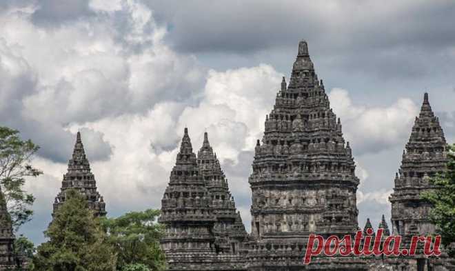 Потрясающие храмовые комплексы Мы привыкли к тому, что церковь или храм — оплоты религиозного смирения и спокойной, величественной красоты. Тем не менее традиции храмовых построек меняются от культуры к культуре, благодаря чему нек...