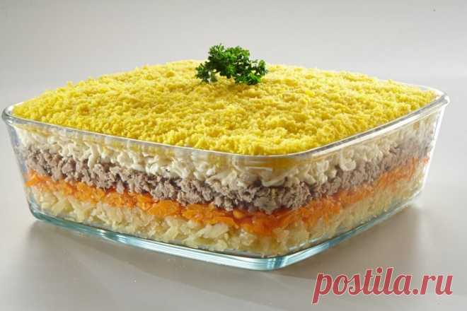 Салат мимоза
#Как_вкусно_готовить #салаты

 Ингредиенты

Картофель — 4 шт.
Морковь — 4 шт.
Сыр плавленый «Дружба» ТМ «Шостка» — 2 шт.
Лук — 1 шт.
Яйцо — 4 шт.
Рыбные консервы — 1 банка
Легкий майонез — по вкусу
Специи — по вкусу
Зелень для декора

 Как приготовить:

Картофель и морковь отварить и натереть на крупной терке. Плавленый сыр «Дружба» ТМ «Шостка» также натереть на крупной терке. В отличие от других сыров, плавленые сыры ТМ «Шостка» легко натирать, что ускоряет п...
