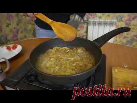 Сушим лук и морковь.