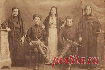 «Беспощадные как тигры»: почему так говорили про чеченцев О смелости, необузданности и непокорности чеченцев ходят легенды. Но что же сделало их такими? Возможно, следует рассмотреть историю чеченского народа в историческом контексте.
«Беспощадные как тигры»…