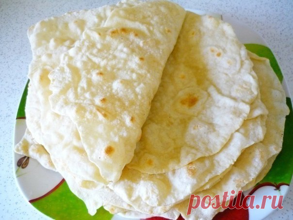 Я очень люблю ЛАВАШ. Но в магазине он не очень вкусный, долго искала 
рецепт, вот наконец то нашла. Теперь для меня не составляет особого 
труда нажарить лепёшек. 40 шт за 1 час. Вкуснотище , куда там 
магазинным. 
это рецепт 1 порции, я всегда готовлю 2 порции (40 шт) 

1 ч.л сухих дрожжей 
1 ч.л соли, 
0.5 ч.л сахара 
1 ст.л. масла растительного 
1 стакан теплой воды 
3 стакана муки. 

Замесить
тесто, оно получается мягкое, приятное и эластичное. Разделить на 20-16
шарик...