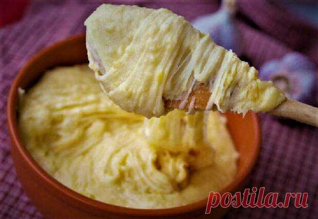 Сырное пюре. Теперь мой любимчик среди гарниров! - БУДЕТ ВКУСНО! - медиаплатформа МирТесен Попробовала это пюре и обалдела, потрясающий вкус, теперь это мой любимый гарнир! Готовлю такое пюре каждую неделю! Обожаю сыр, а пюре тем более, почему бы не объединить 2 вкусных ингредиента в один? Обязательно попробуйте приготовить такое пюре, вы не пожалеете и так же как и я сохраните его в