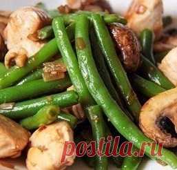 Стручковая фасоль с грибами и курицей