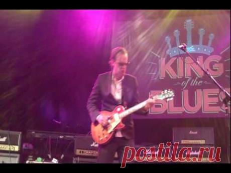 Joe Bonamassa and Glenn Hughes - Mistreated - Pre-Black Country Communion - YouTube

Концертная запись. Причём, непрофессиональная (зрителем).
Выступление - огонь!..
https://www.jbonamassa.com/
https://www.glennhughes.com/