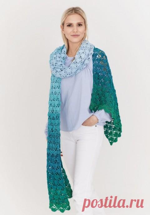Длинный шарф, связанный крючком