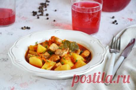 Тушеная картошка с мясом в сковороде рецепт фото пошагово и видео - 1000.menu