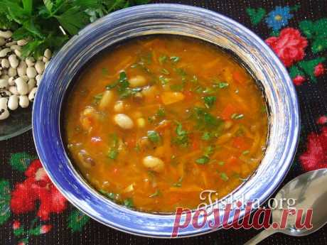 Фасолевый суп Очень вкусный рецепт супа из фасоли, мой вариант болгарской боб чорбы (вместо джоджена используется орегано), попробуйте! Ингредиенты: 1 ст. сухой фасоли,